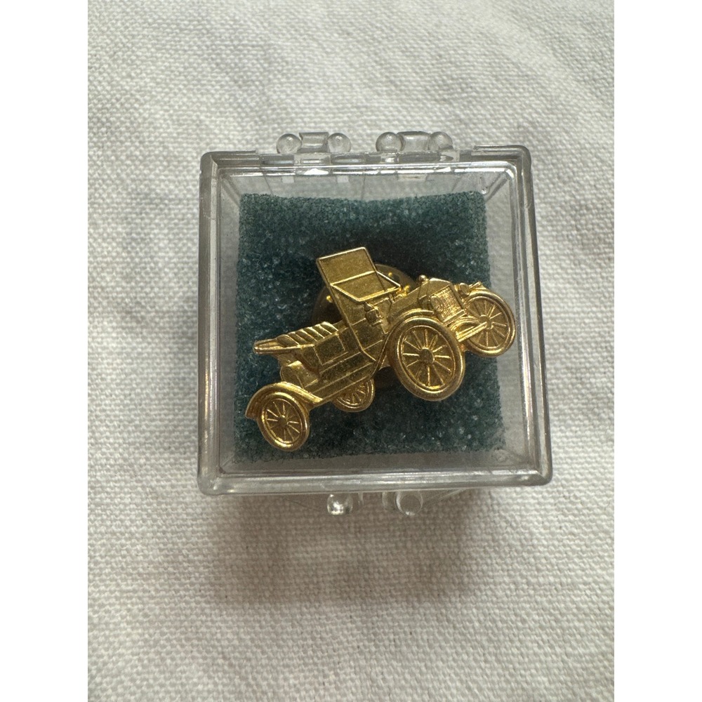 Vintage Gold Tone Antique Car Lapel Pin Antique Automobile Collector Pin - Picture 6 of 6